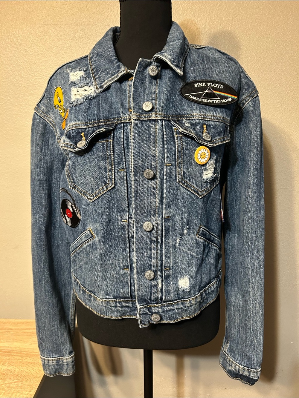 Old Navy Women M Distressed Denim Jacket Pink Floyd Tweety Patches Jean Trucker